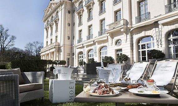 tendances luxe terrasse champagne hôtel Moët Trianon